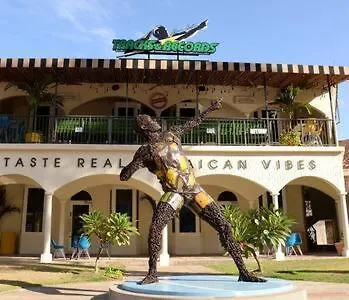 Hospitality Expert Eden Luxe 1 Pool Beach Chef Montego Bay Villa